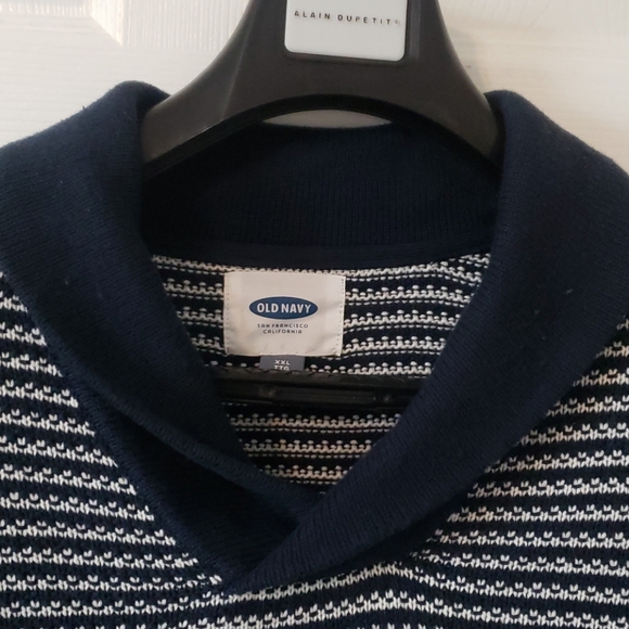 Old navy sweater - Picture 3 of 4